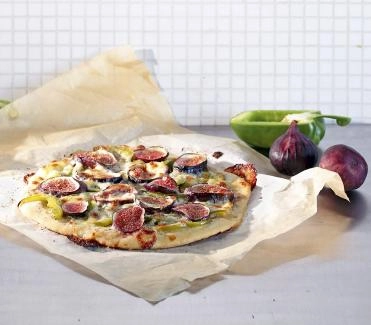 2011-10-pizza-mit-peperoni-und-feigen